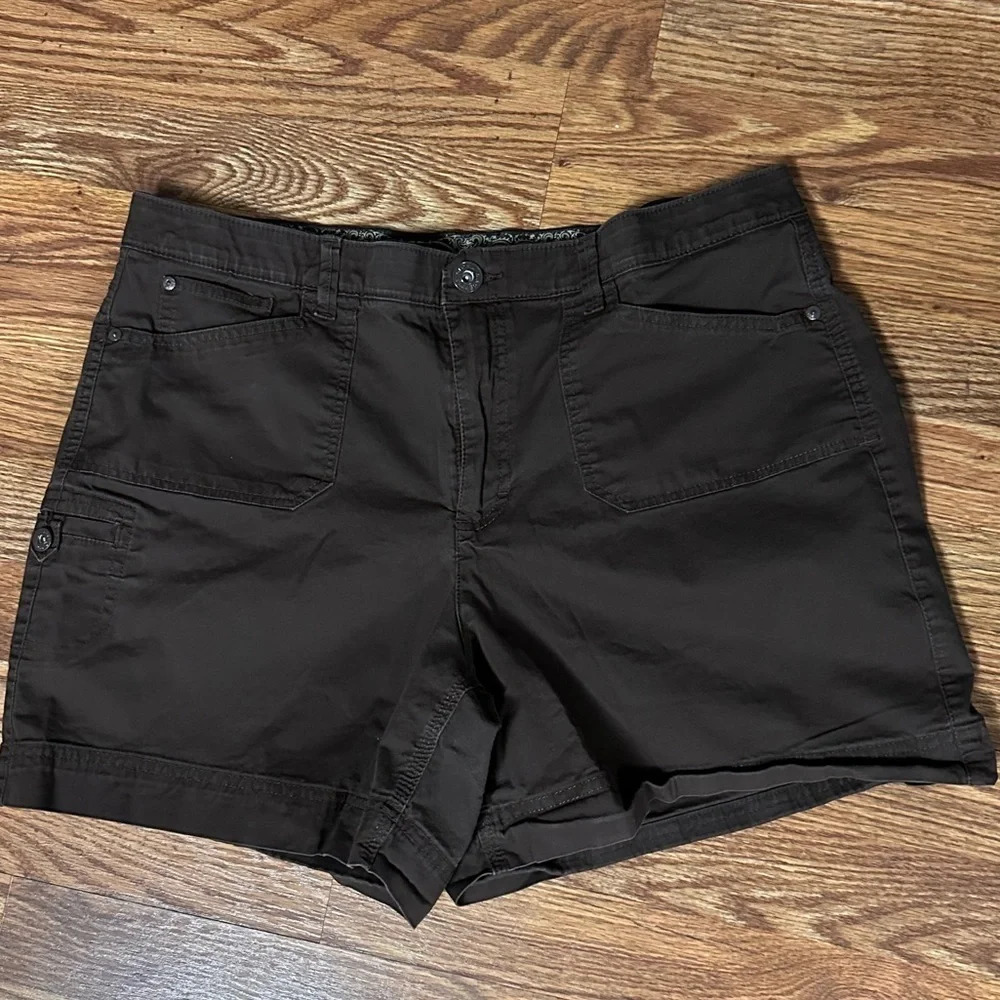 Gloria Vanderbilt shorts for women size 16